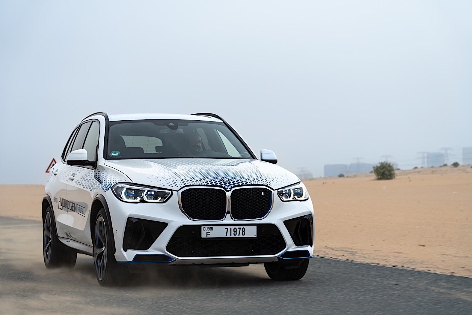 BMW iX5 Bahan Bakar Hidrogen Bisa Bertahan Di Gurun Pasir